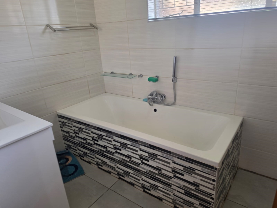 4 Bedroom Property for Sale in Carters Glen Northern Cape